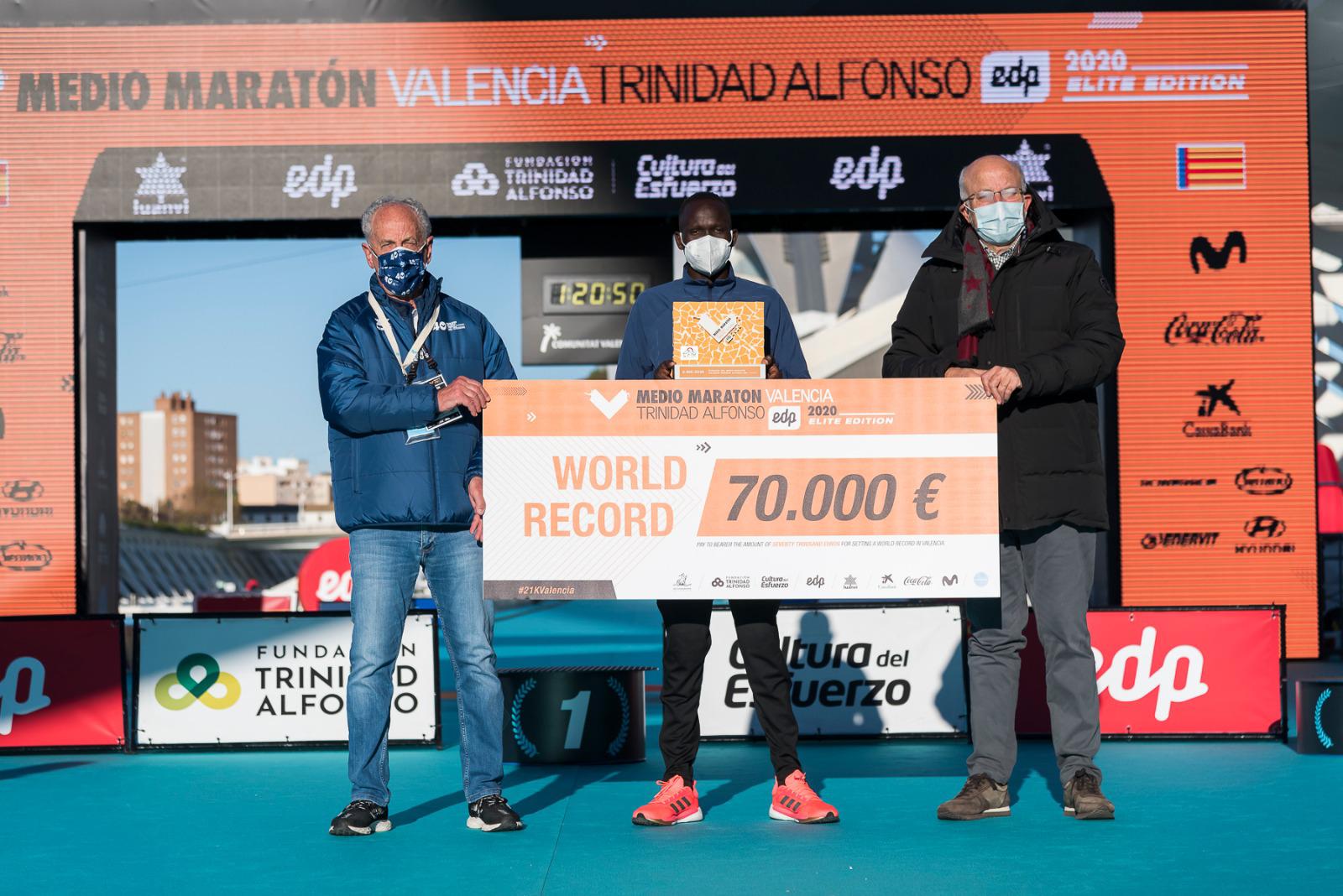 cuota de matrícula transacción honor La Fundación Trinidad Alfonso seguirá impulsando el Maratón y el Medio  Maratón València hasta 2024 • Fundación Trinidad Alfonso