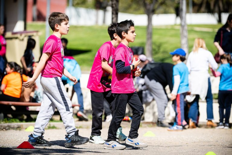 Niños juegan en el Dia de l'Esport, iniciativa de la Fundación Trinidad Alfonso
